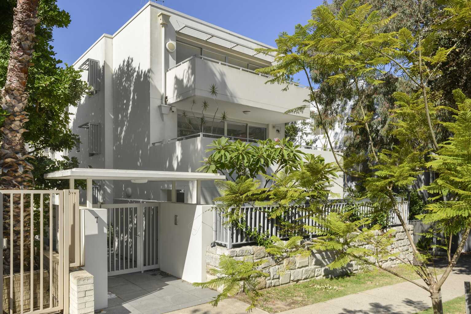 3/7 Sir Thomas Mitchell Road Bondi Beach