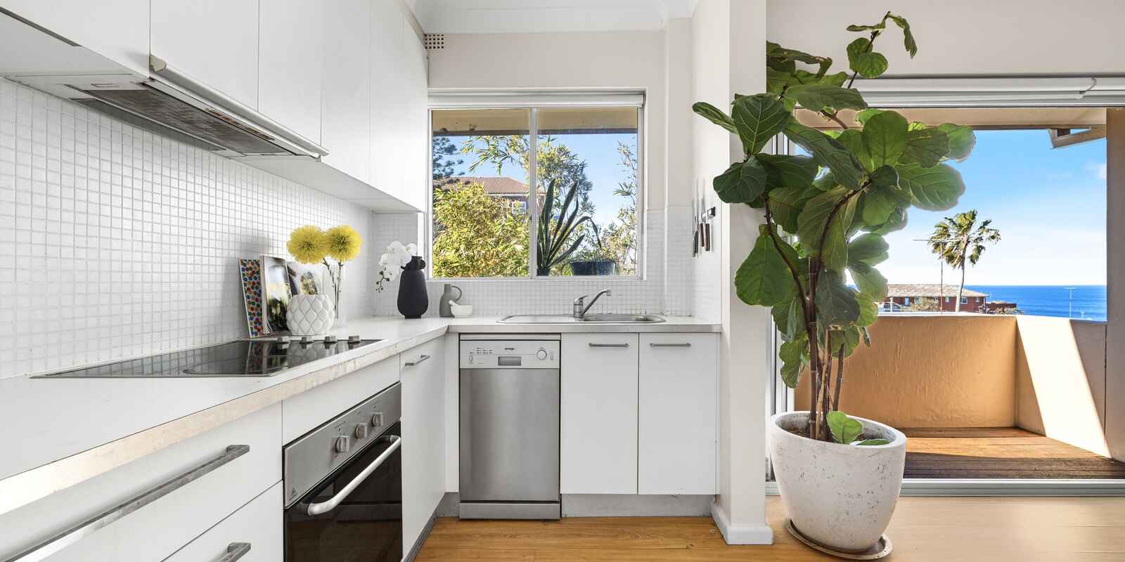 8/23 Carlisle Street Tamarama
