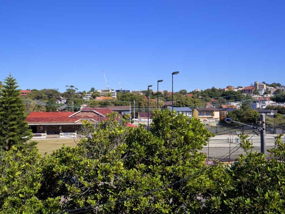 8/30 Warners Avenue North Bondi